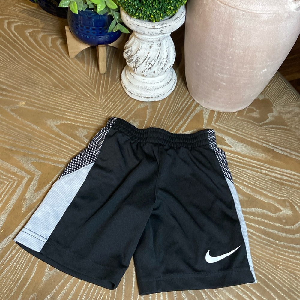 Nike Boy Swoosh Athletic Basketball Summer Shorts
